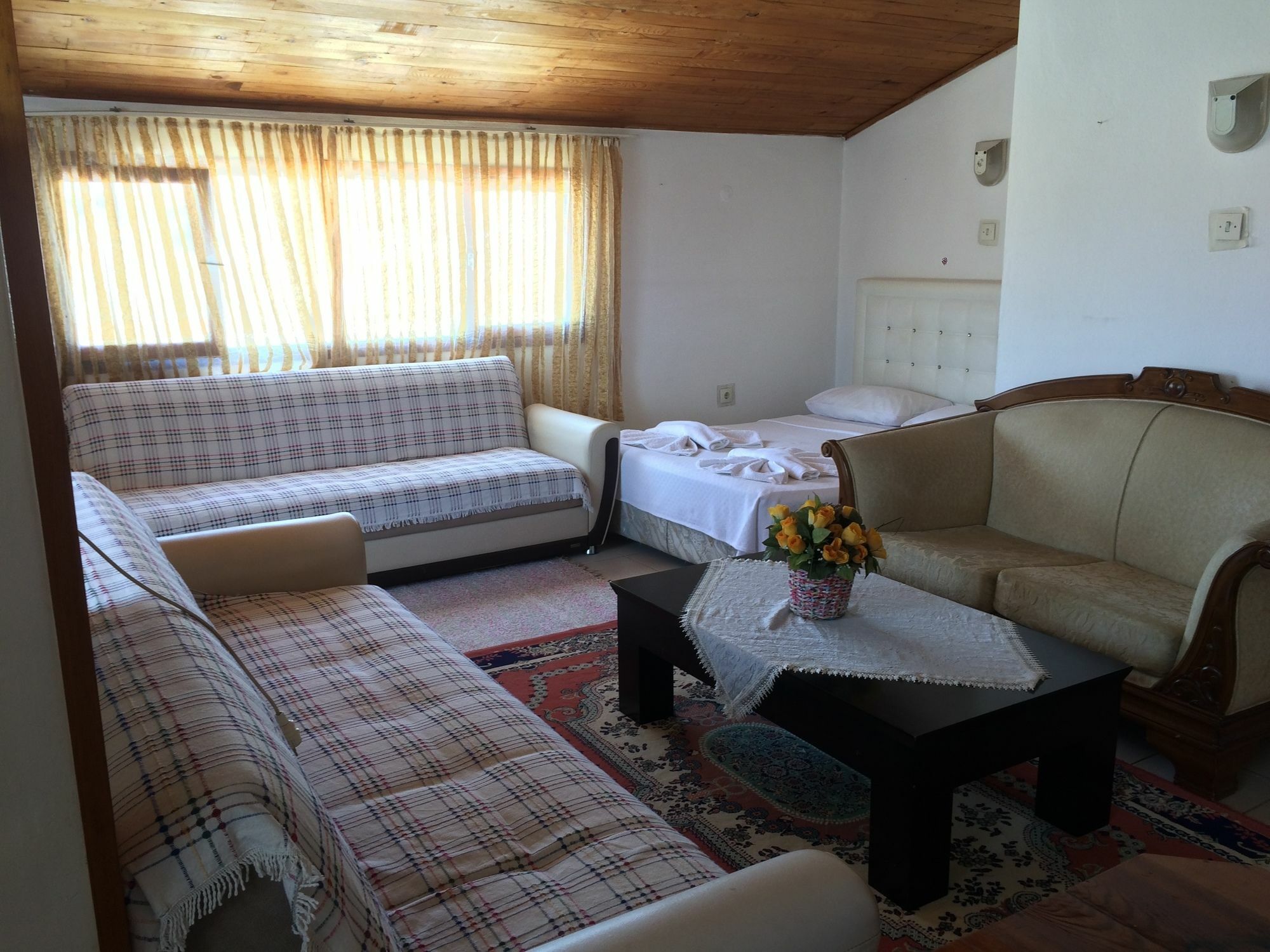 Parmis Rooms Çeşme Exteriör bild